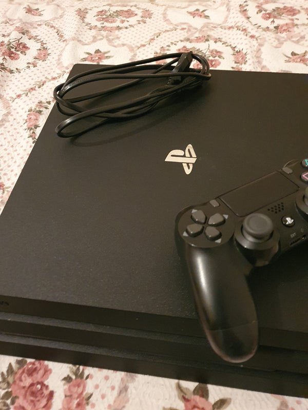 Playstation Pro 4 - Konsole 1TB inkl. Zubhör und Spiele Gebraucht