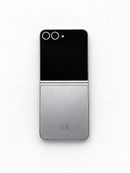 Samsung Galaxy Z Flip6 256GB Silber – Produktfoto, Beleuchtung und Reflexionen bearbeitet