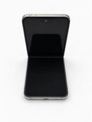 Samsung Galaxy Z Flip6 256GB Silber – Produktfoto, Beleuchtung und Reflexionen bearbeitet